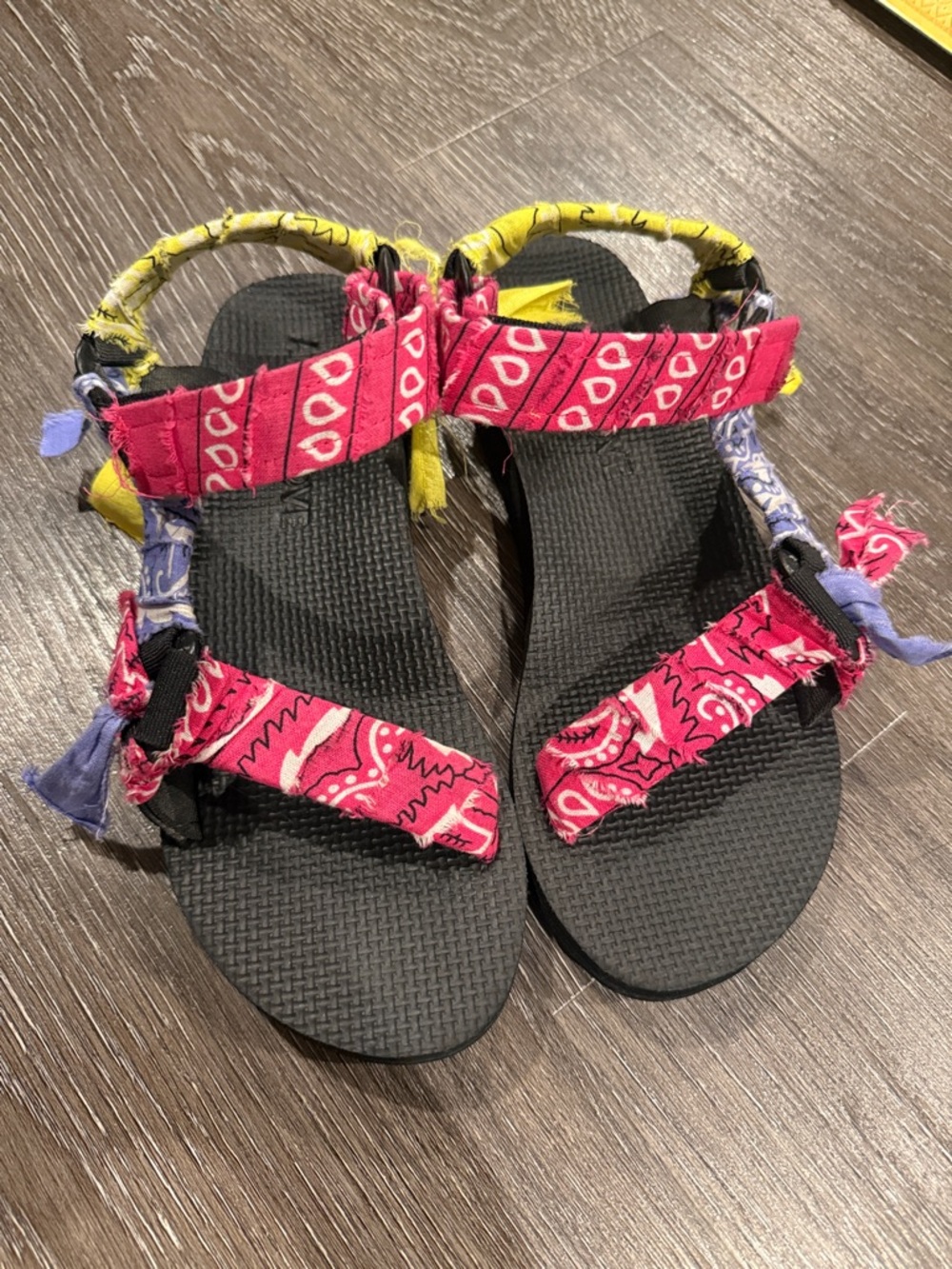 Arizona Love Pink and Yellow Bandana Strap Sandals Size37